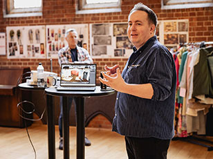 Director Stephen Mears Designer Justin Williams Photo Mark Senior